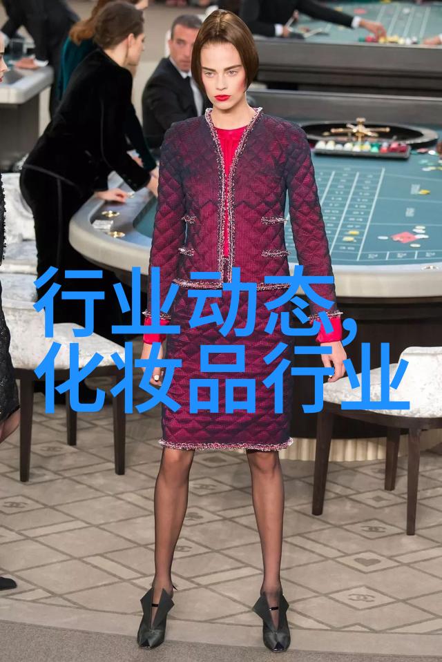 绯胸鹦鹉有什么主要形态特征和特殊生活习性